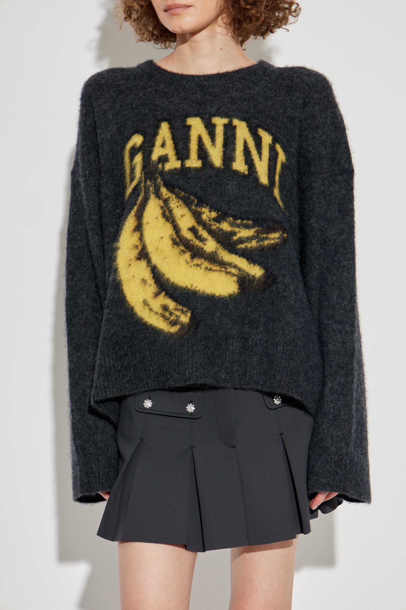 GANNI ガニー ポルトガル製 大きめSサイズ 刺繍ロゴ 短丈 スウェット Ganni(ガニー) スウェット・トレーナー(レディース) - 海外通販